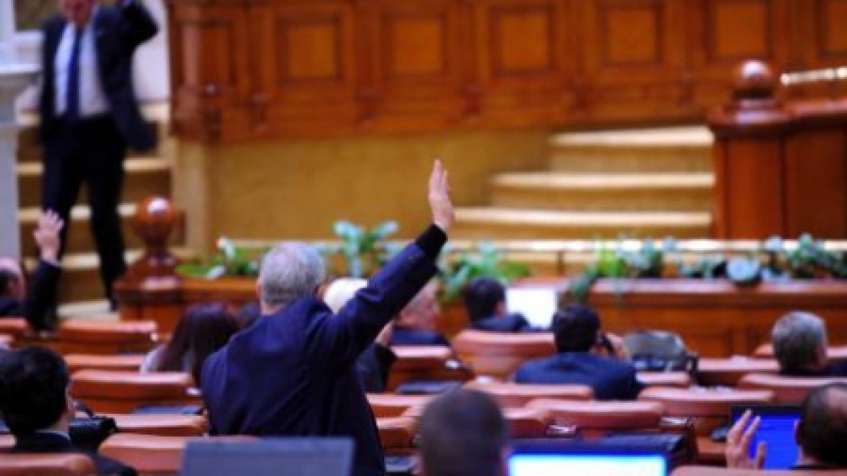 deputatii si ar putea cumpara din banii lor anvelope de iarna pentru masinile camerei