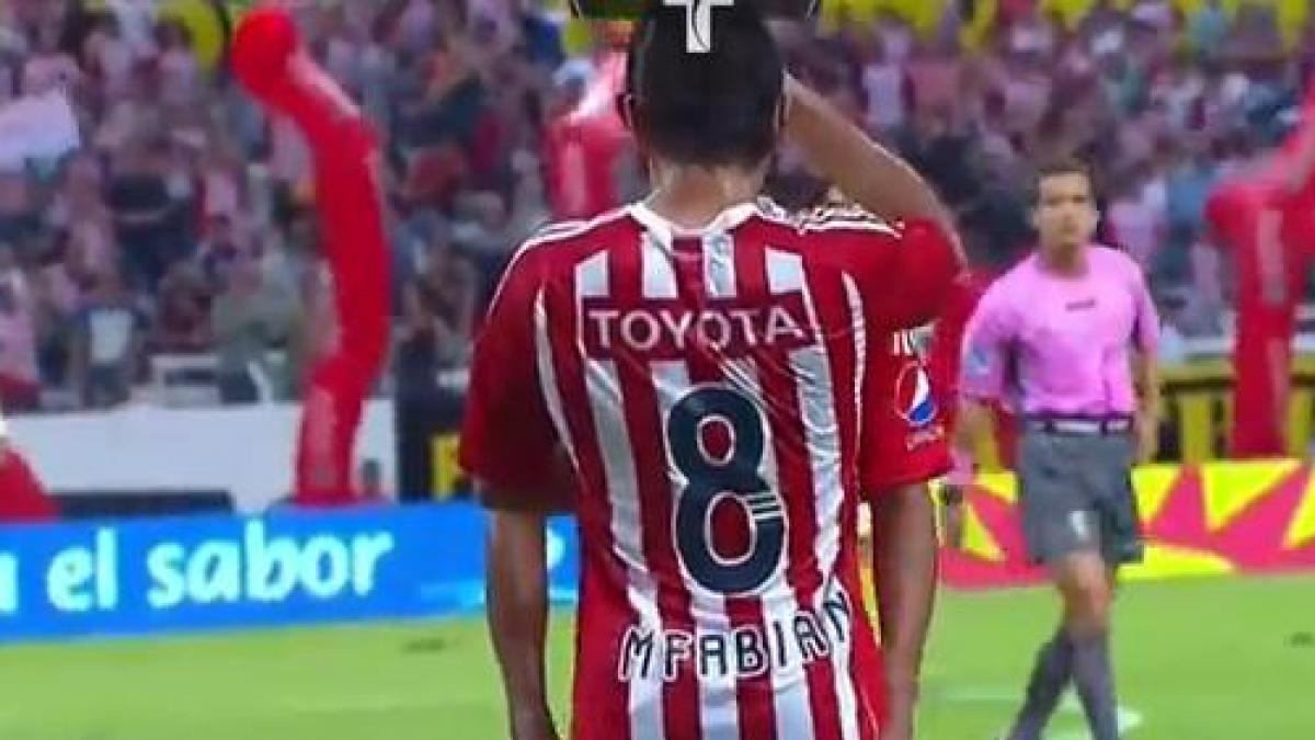 doi fotbalisti din mexic amendati pentru felul in care au sarbatorit un gol