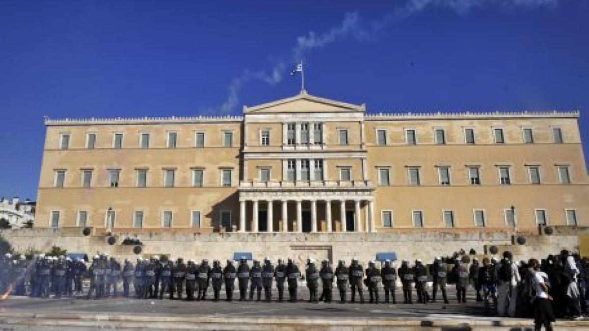 grecii au ajuns sa isi amaneteze bunurile din cauza crizei financiare