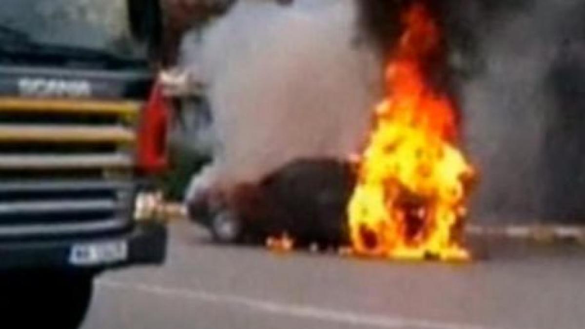 o masina a luat foc in centrul orasului targoviste