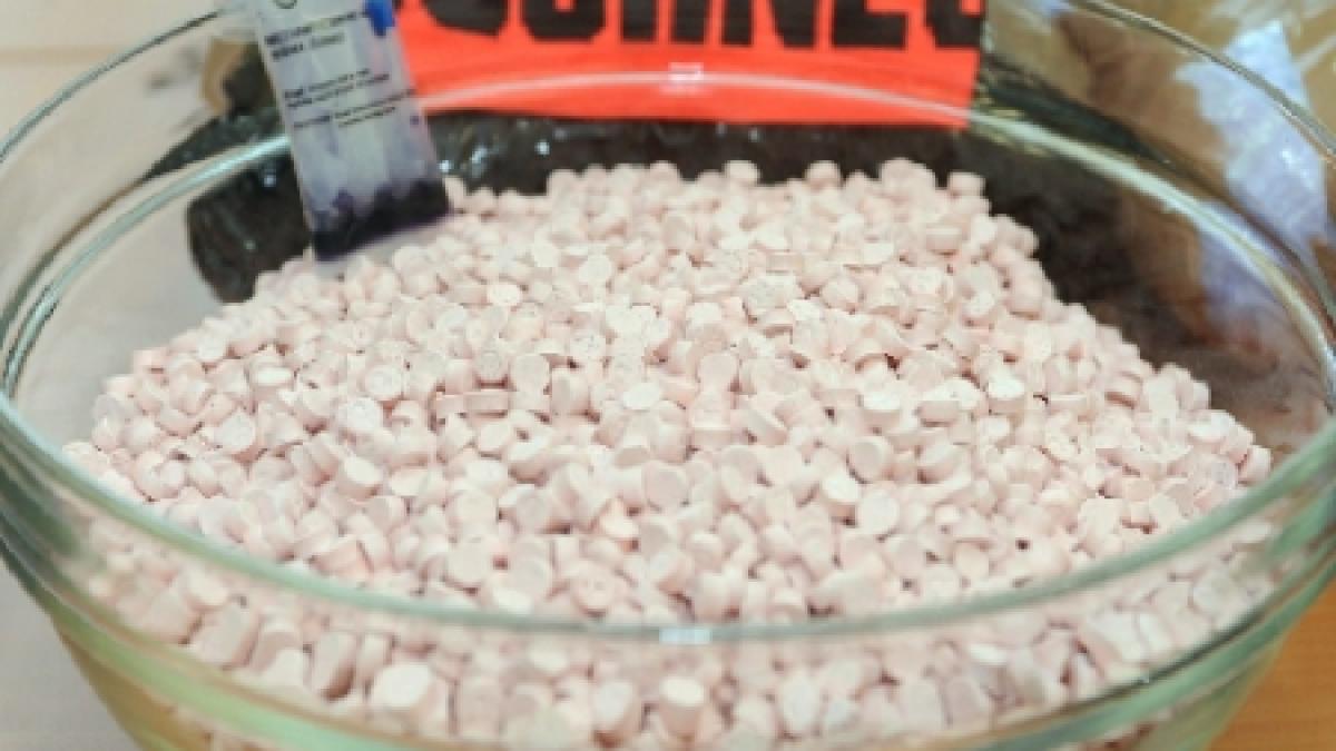 comprimate ecstasy in valoare de 50 000 de euro gasite la patru tineri din bucuresti