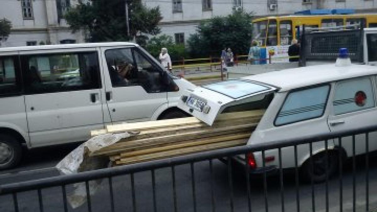 din categoria eterna romanie ambulanta folosita la carat lemne vezi un top cu cele mai pitoresti