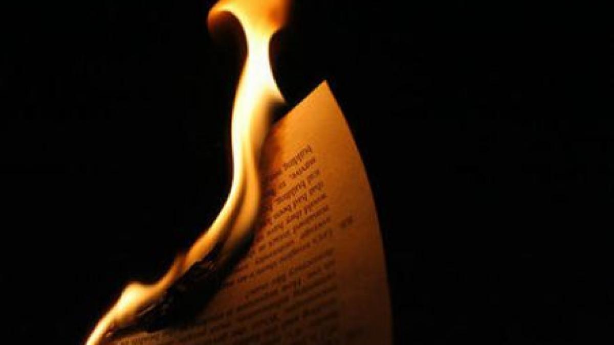 romanul care a dat foc bibliei la vatican internat la sanatoriu