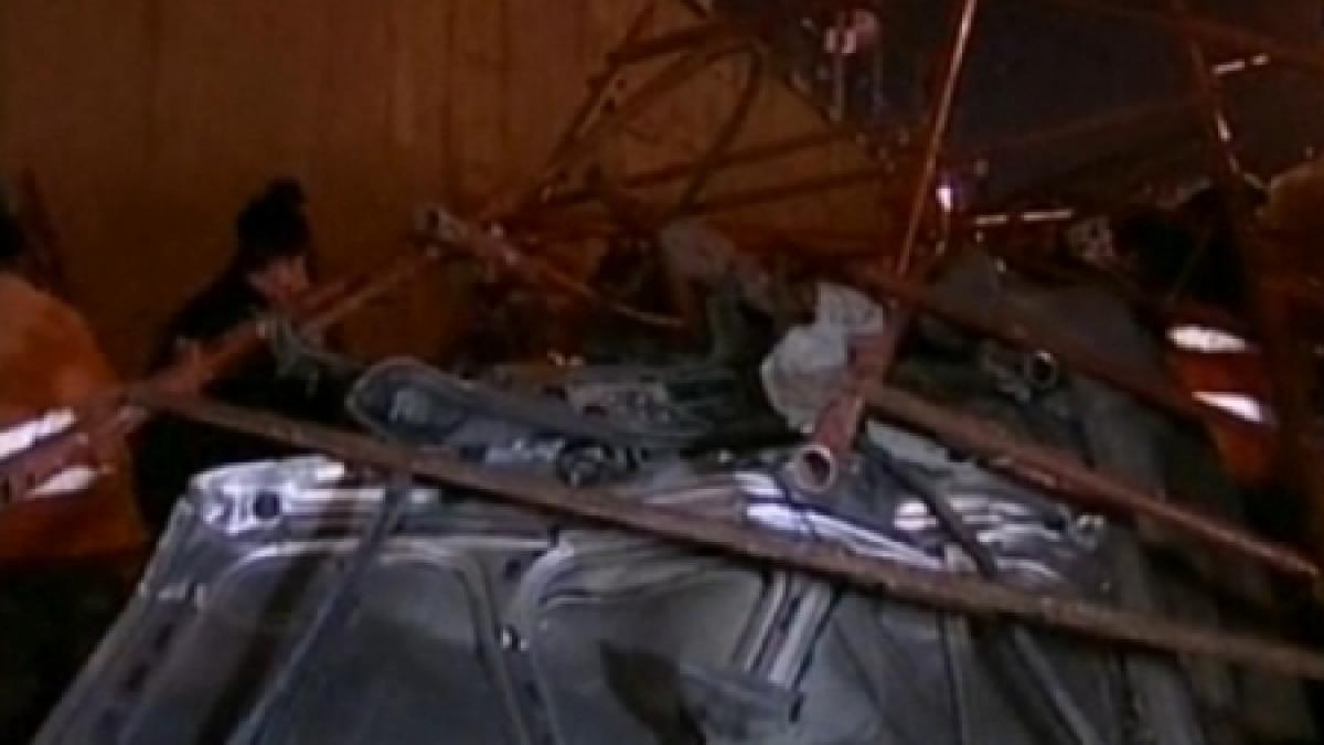 bucuresti o femeie a intrat cu masina in schela de la pasajul muncii