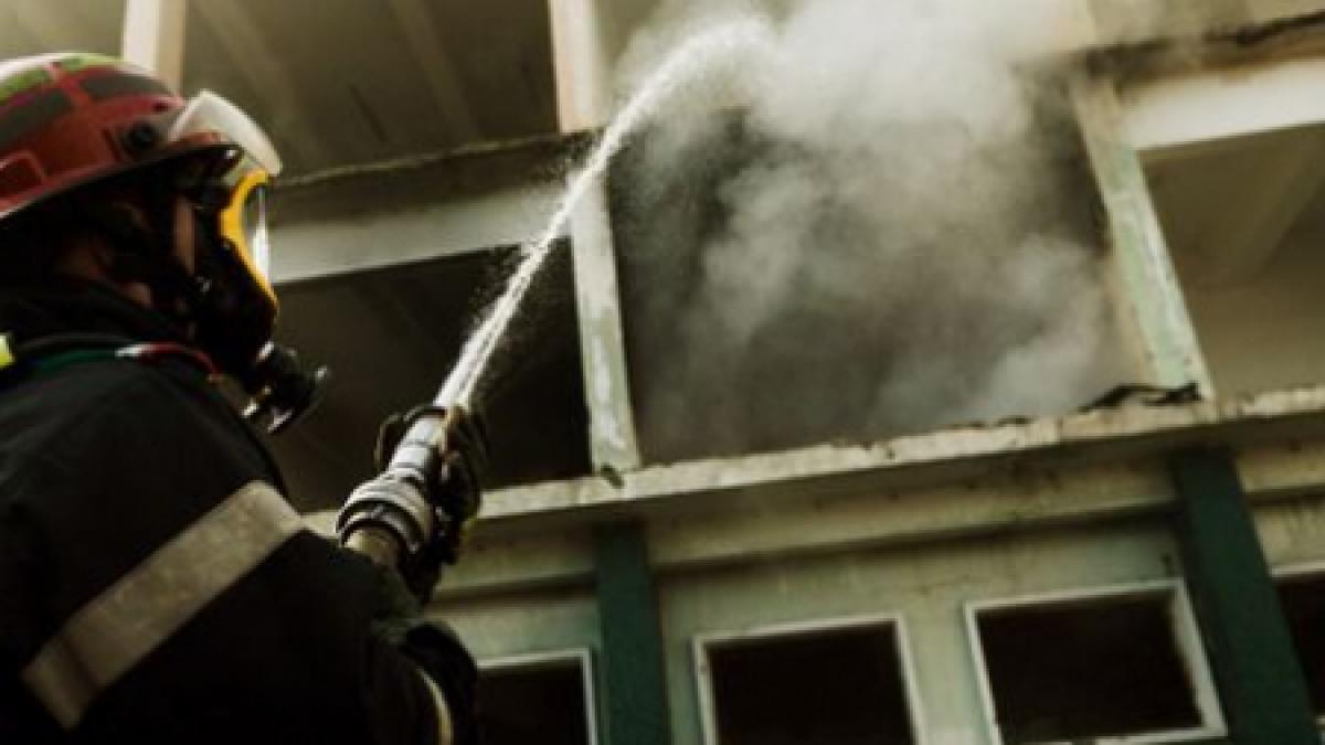 incendiu intr o garsoniera din bucuresti un barbat a murit