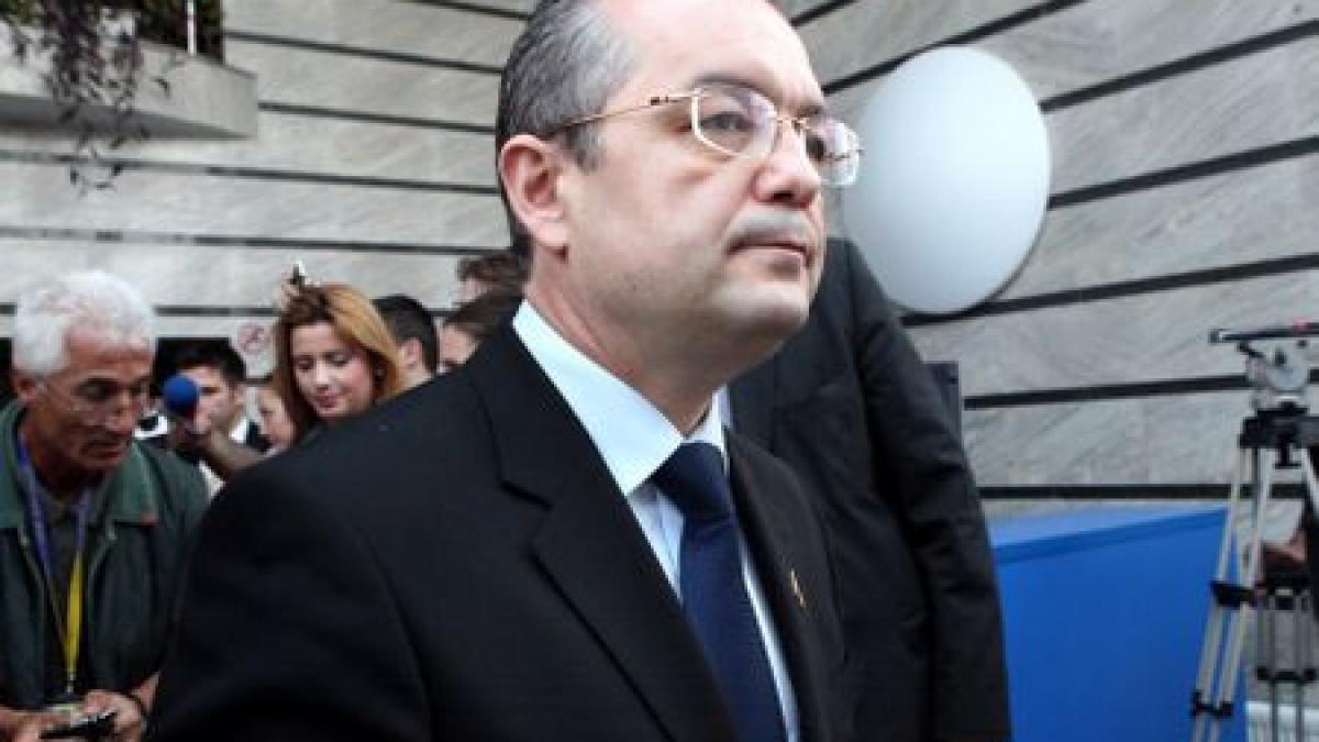 boc suparat foc a fost invitat la o discutie in senat dar n a avut cu cine sa vorbeasca afla motivul