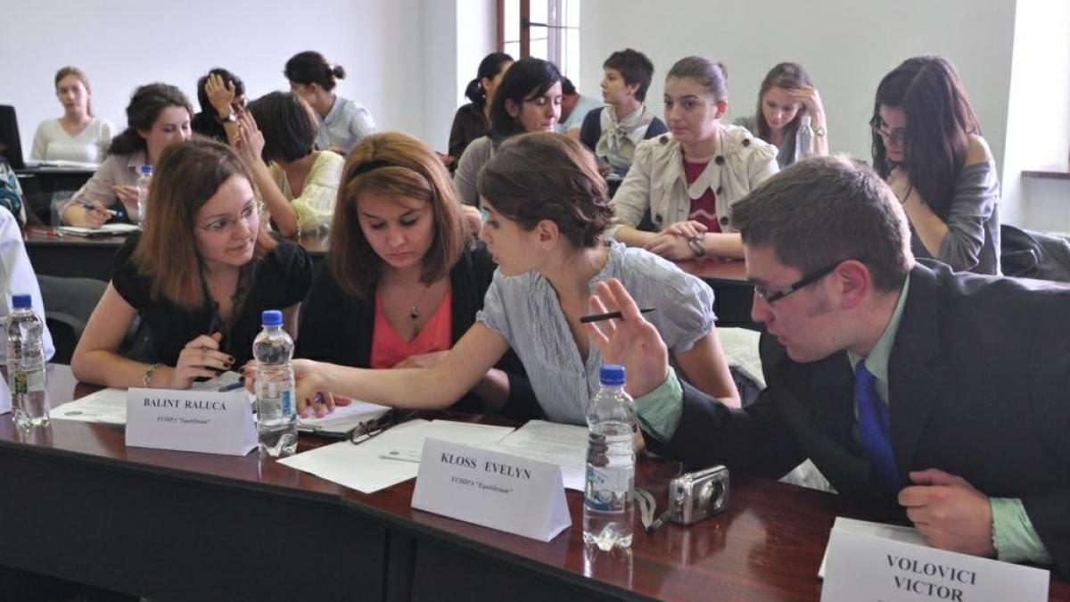 pro si contra din perspectiva tinerilor