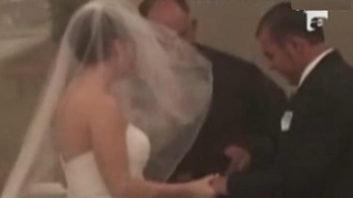 sua nunta distrusa de o furtuna de nisip