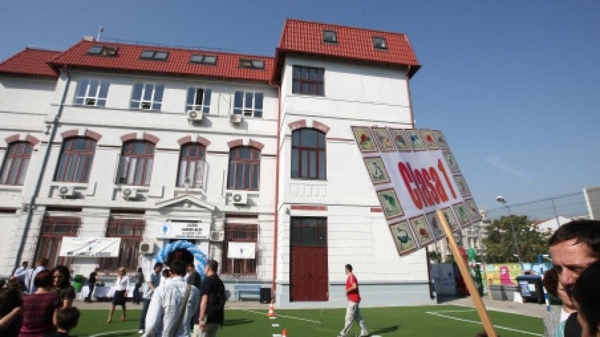 tatal copilului cazut de la geamul gradinitei cere despagubiri morale de 300 000 euro