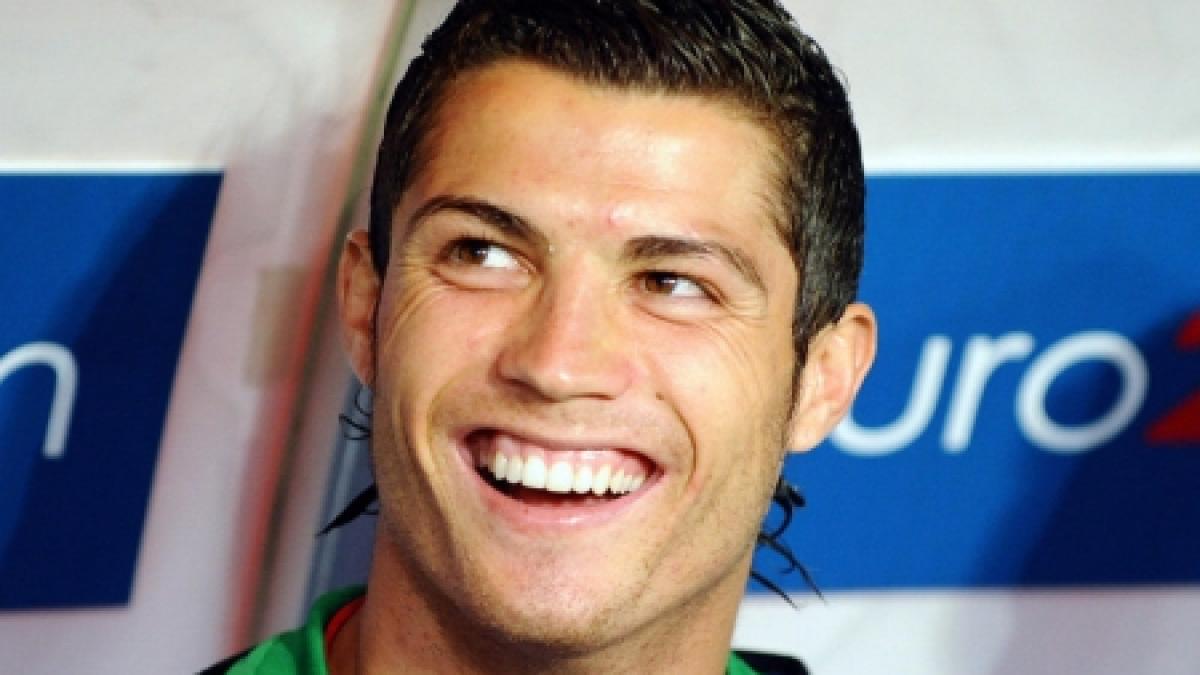 cristiano ronaldo a comis o a trimis intregii agende telefonice poze sexy cu o admiratoare chiar si
