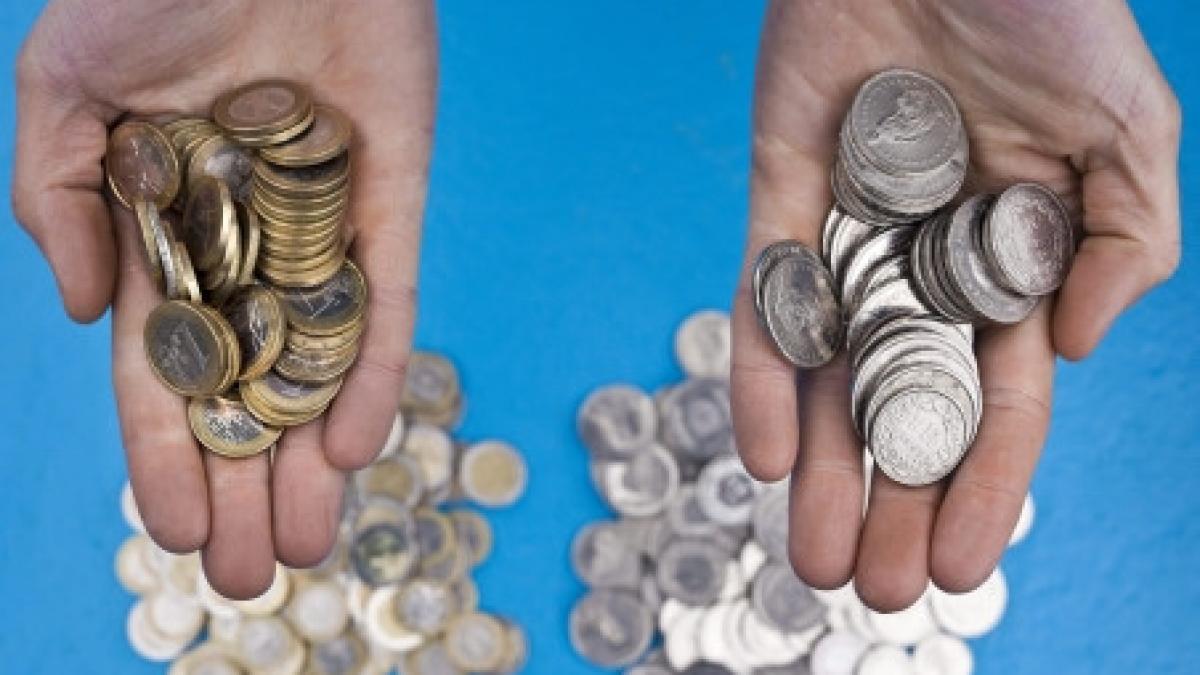 leul a inceput saptamana in scadere fata de euro si dolarul american vezi cursul bnr