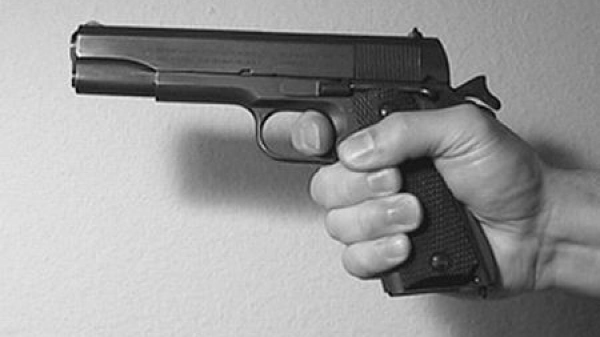 patru romani atacati in atena agresorii au deschis focul asupra romanilor