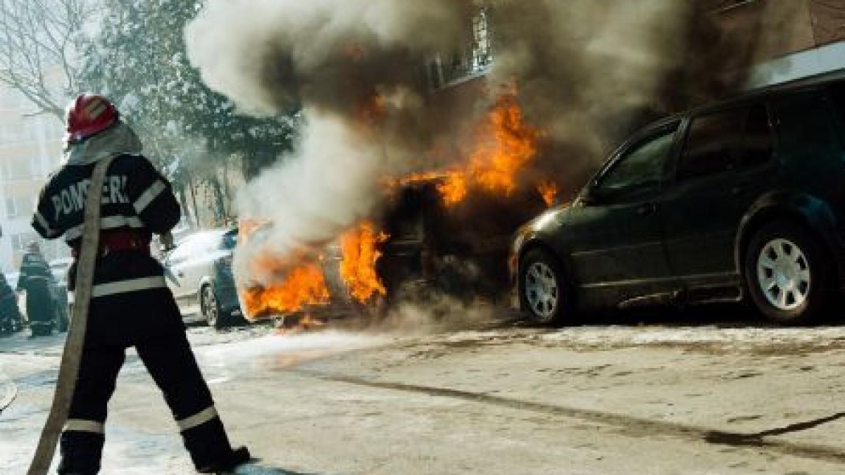 razbunare un camatar a incendiat masina unei familii din targoviste