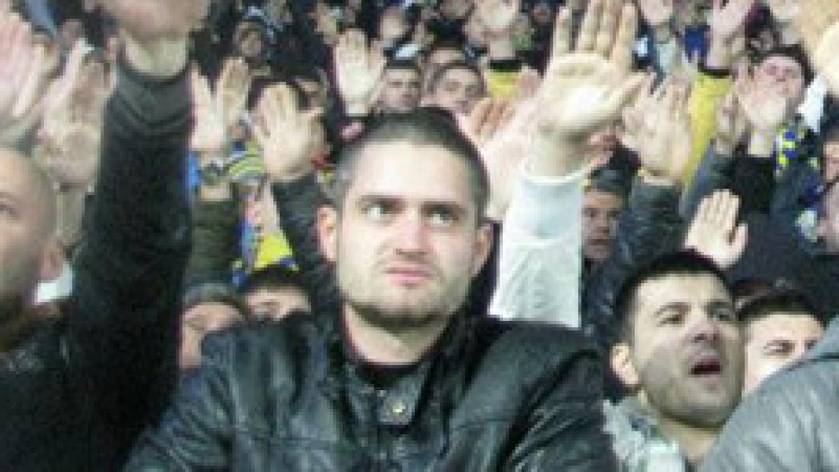 atacatorul lui galamaz isi tintea victima din tribune vezi foto cu el inainte de atac