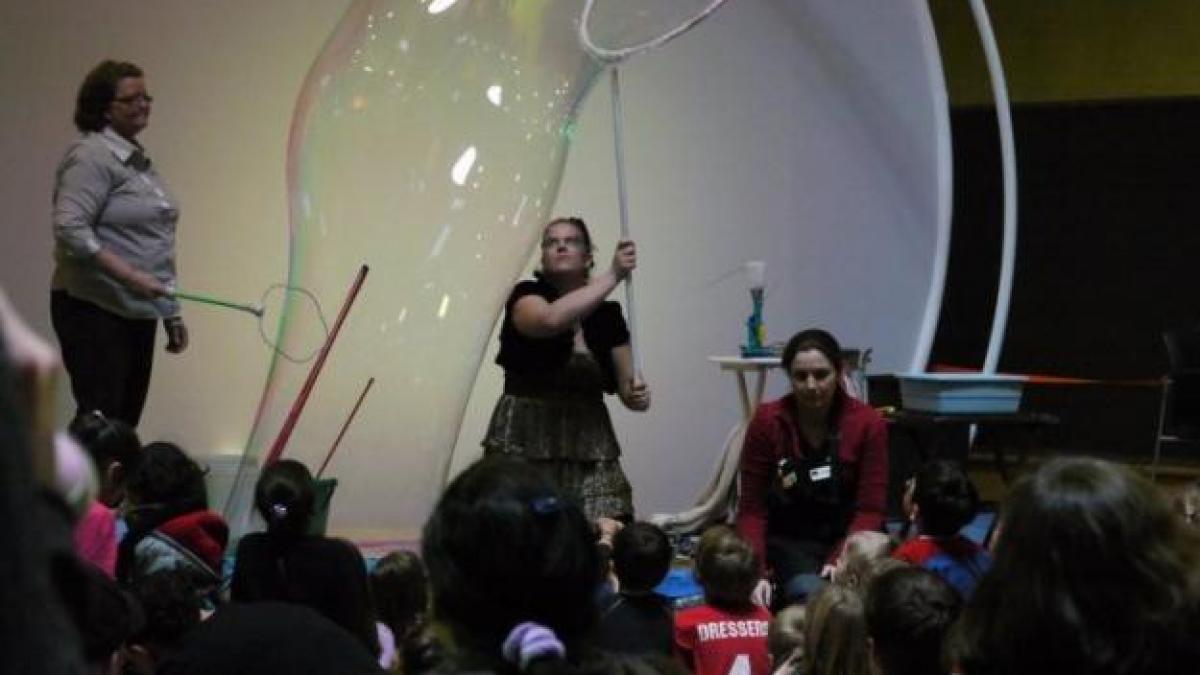 balonologia vine n romania vezi o terapie inedita pentru autism