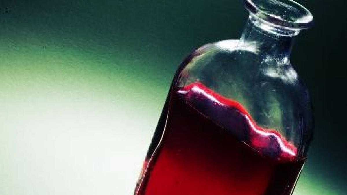 o fetita de 3 ani a murit dupa ce strabunica i a dat sa bea otrava de sobolani fratele fetitei in