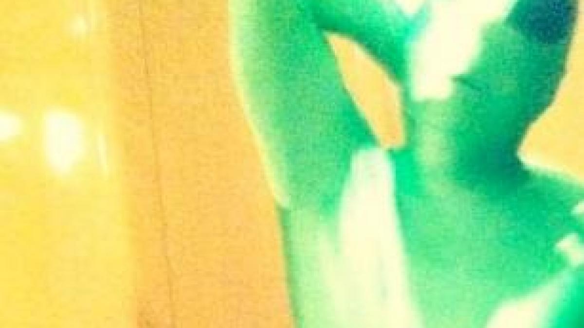 de necrezut extraterestru fotografiat in dormitorul unei vedete de la hollywoood