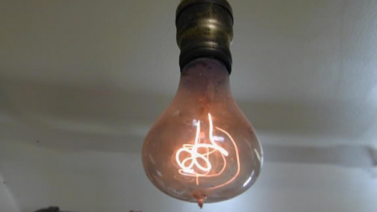 o suta de familii racordate ilegal in centrul bucurestiului debransate de echipajele enel