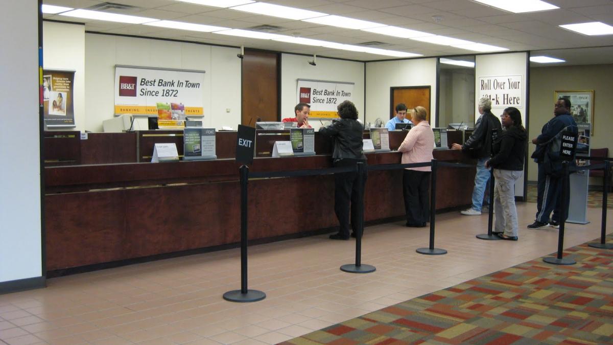 targu mures mii de pensionari si salariati au conturile blocate din cauza ca nu si au platit