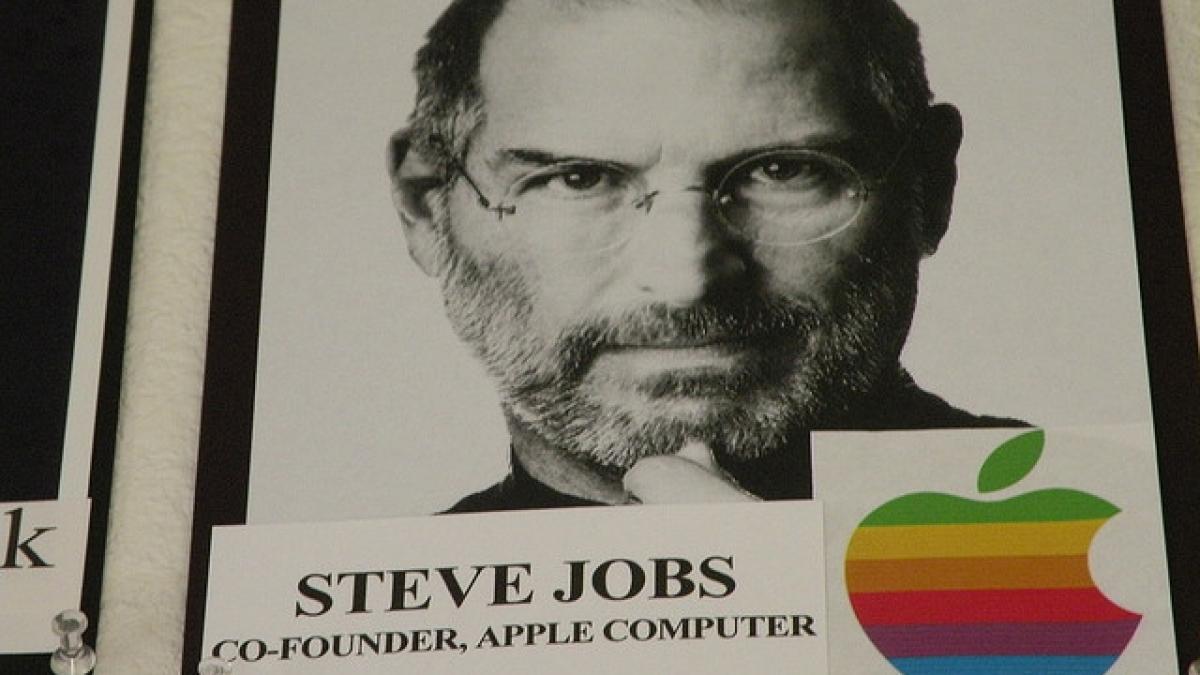 biografia lui steve jobs s a vandut in peste 370 000 de exemplare in doar o saptamana