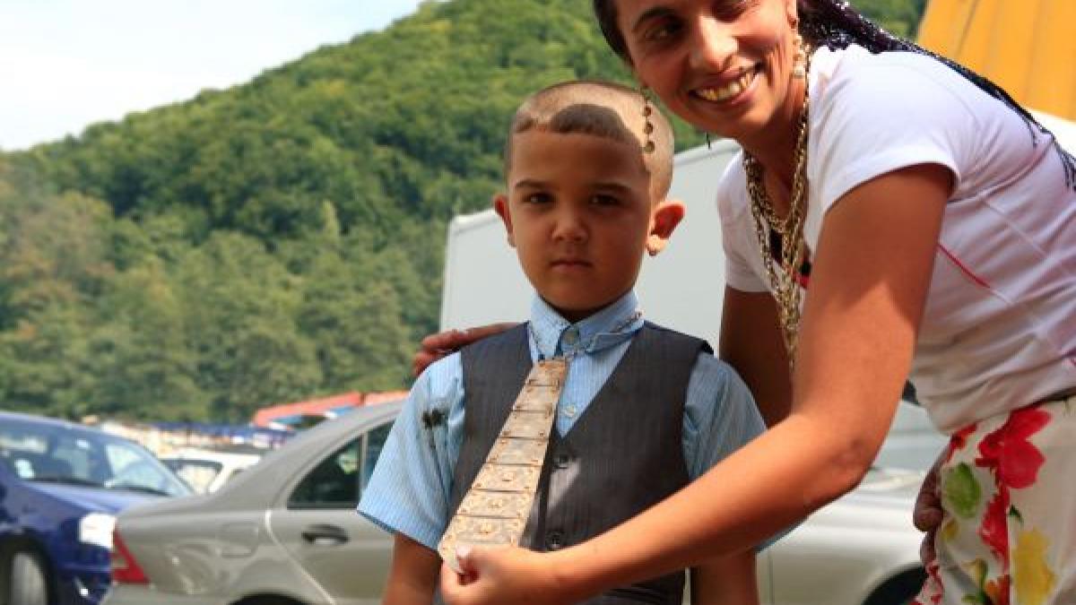 case cu turnulete masini luxoase si aur cat cuprinde topul celor mai bogati romi din romania