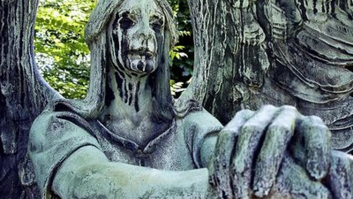 geniul diavolului omul care vorbeste 13 limbi si doarme cu 26 de femei moarte in casa