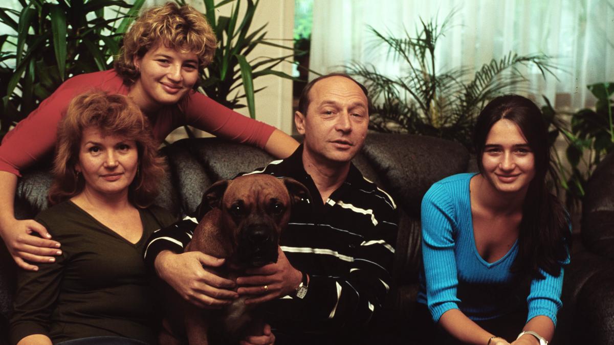 sa traiti daca mai puteti traian basescu la 60 de ani ce i urati presedintelui de ziua lui