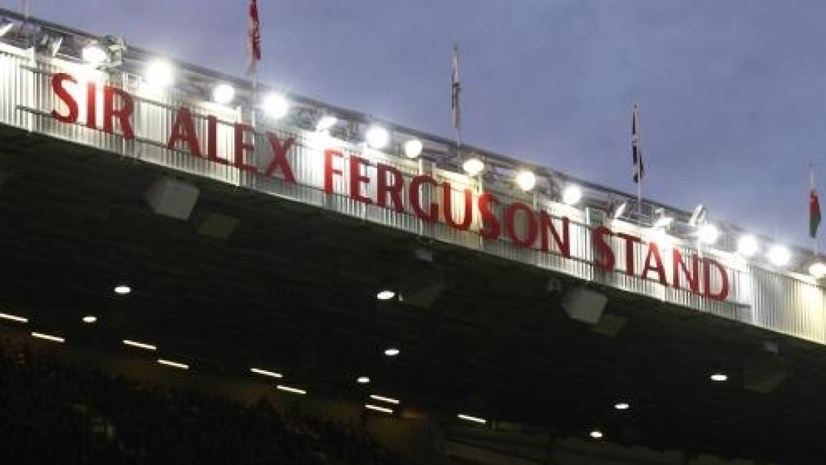 25 de ani cu sir alex ferguson la manchester united vezi ce cadou i a oferit clubul