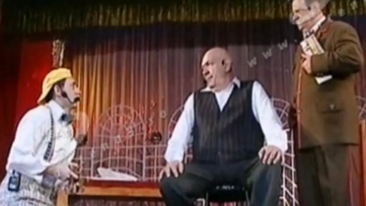 traian basescu moni si iri pe scena teatrului constantin tanase