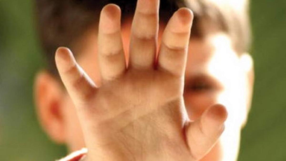 barbatul acuzat ca ar fi omorat copilul de trei al concubinei sale retinut 24 de ore