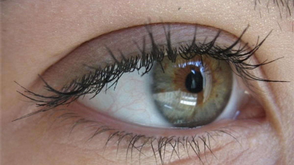 vrei ochi ochi albasti ii poti avea in 20 de secunde vezi cum