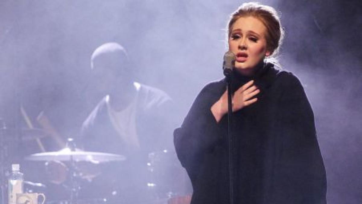 adele a suferit o interventie chirurgicala pe corzile vocale