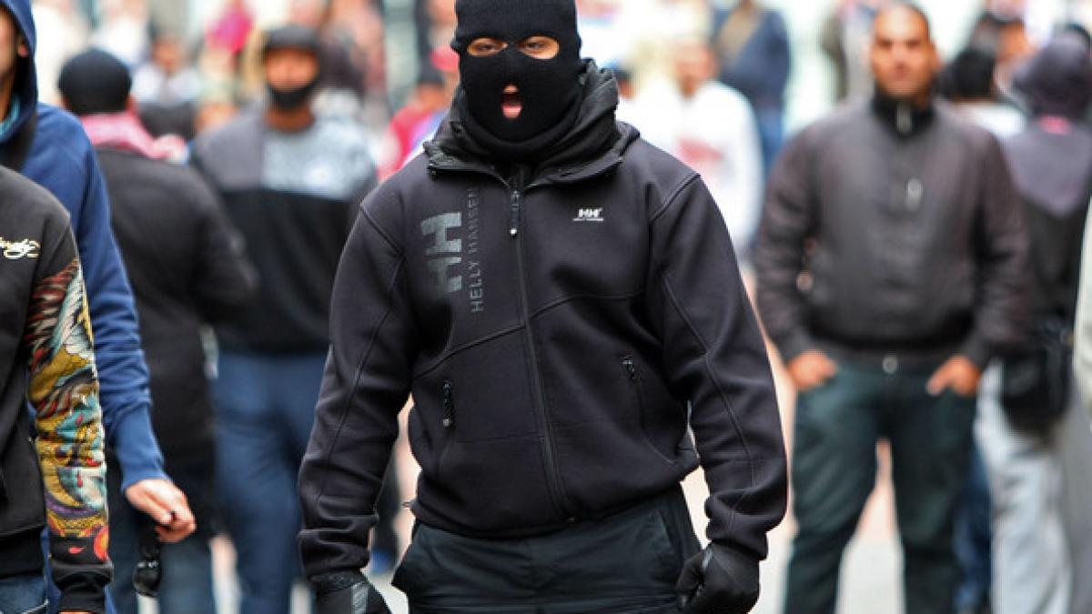 partidele de extrema dreapta castiga teren in europa tinerii se simt abandonati