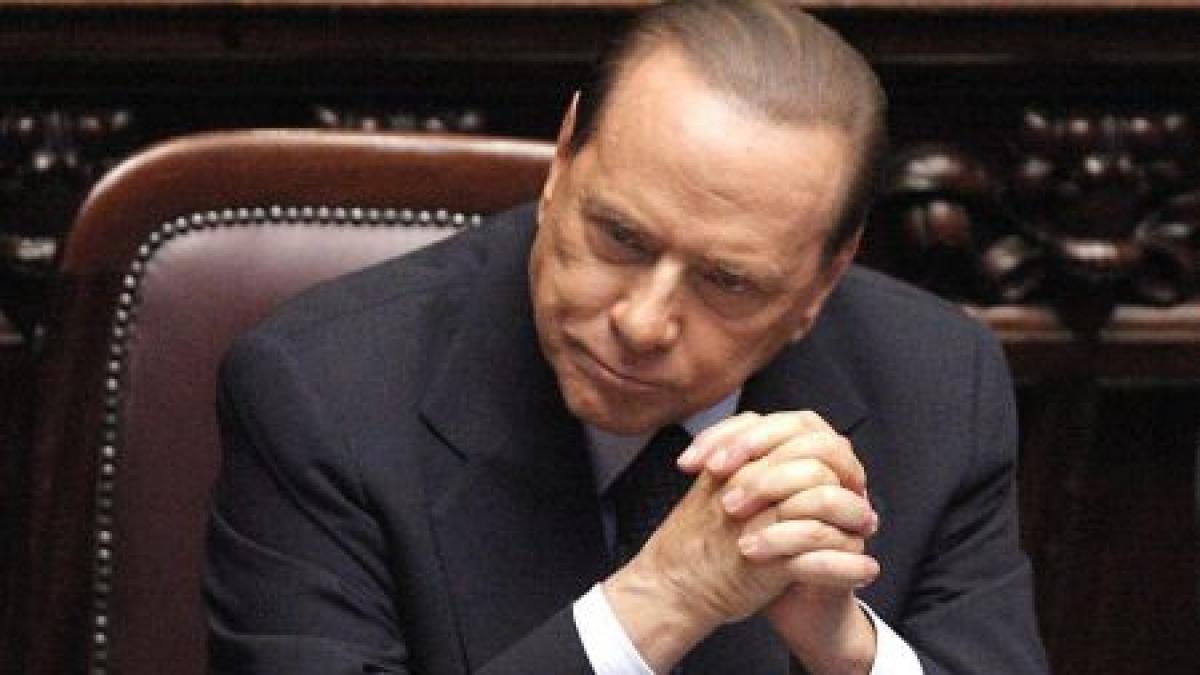 principalul aliat al lui silvio berlusconi ii cere premierului sa isi dea demisia