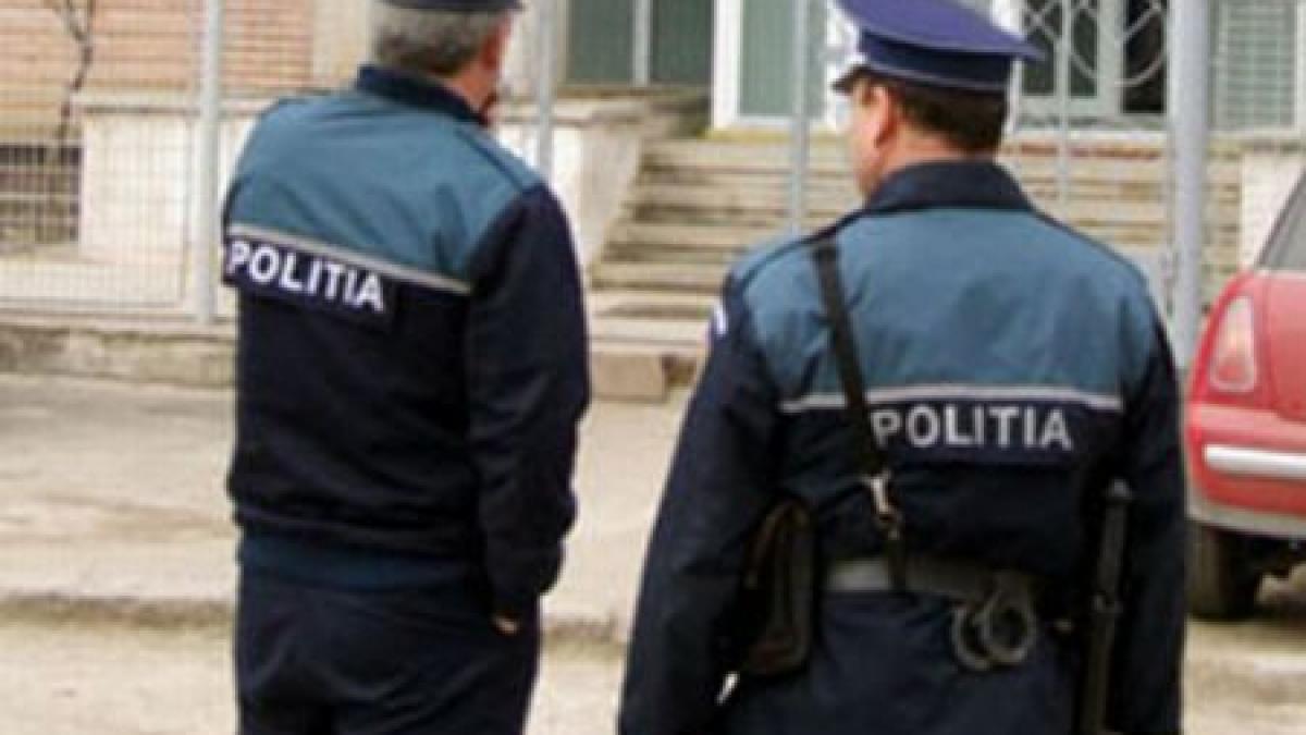 seful politiei borsec si un subordonat retinuti pentru santaj si trafic de influenta