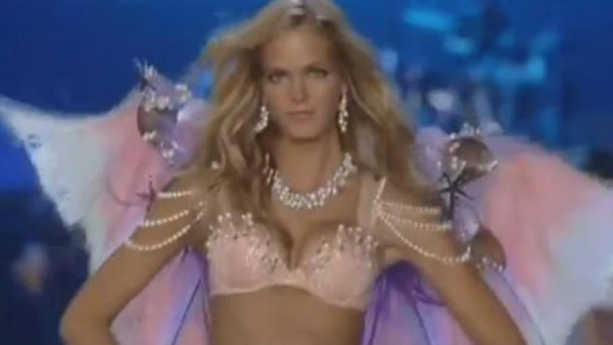 cele mai frumoase femei din lume un show incendiar marca victoria s secret