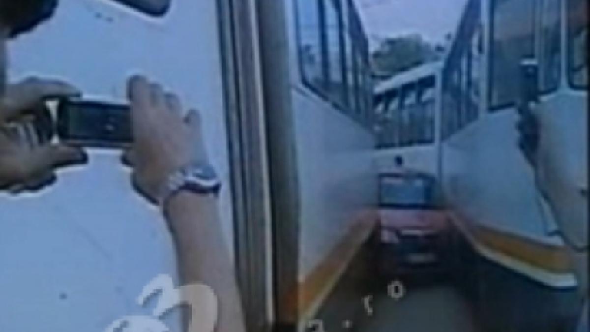 se intampla doar in romania vezi cum sfideaza soferii romani orice regula de circulatie