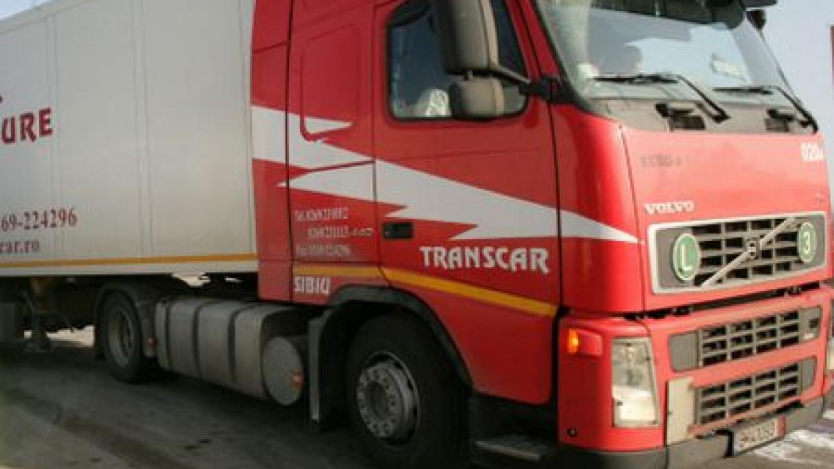 un copil a fost ranit dupa ce autocarul in care se afla a fost lovit de un tir