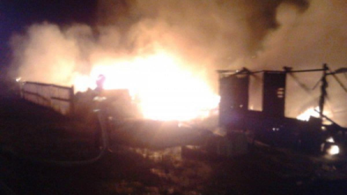 mai multe gospodarii din caras severin au ars in ultimele saptamani focul ar putea fi pus