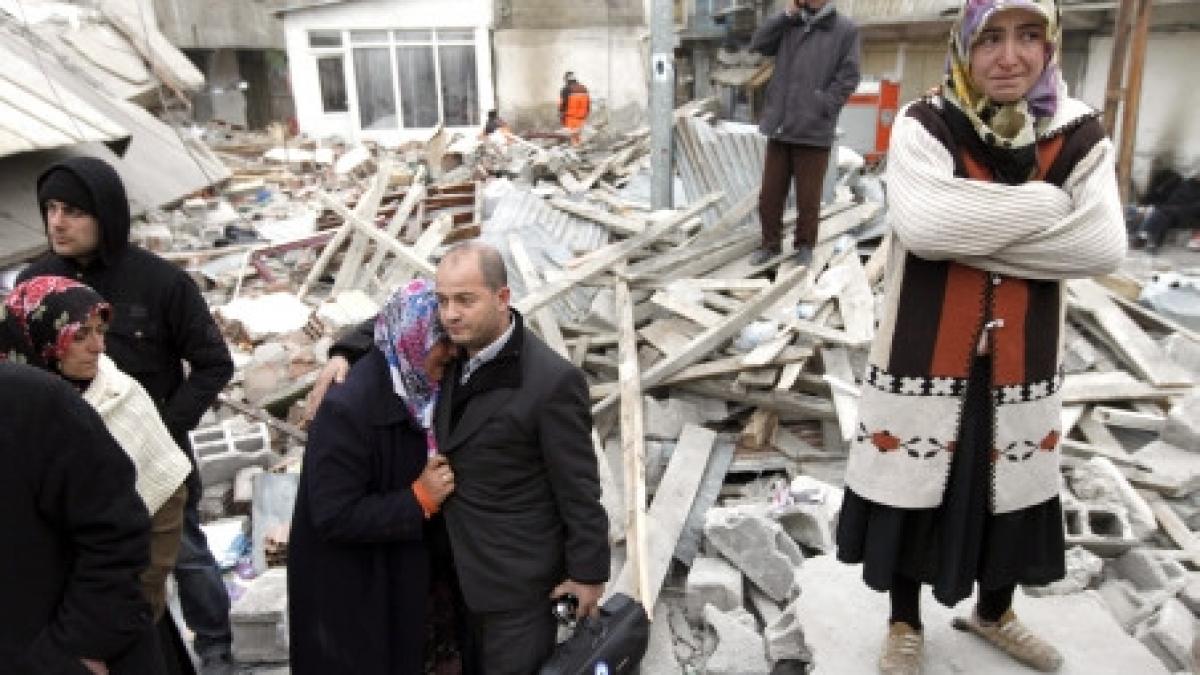 cel putin 37 de morti dintre care doi jurnalisti in urma cutremurului din turcia