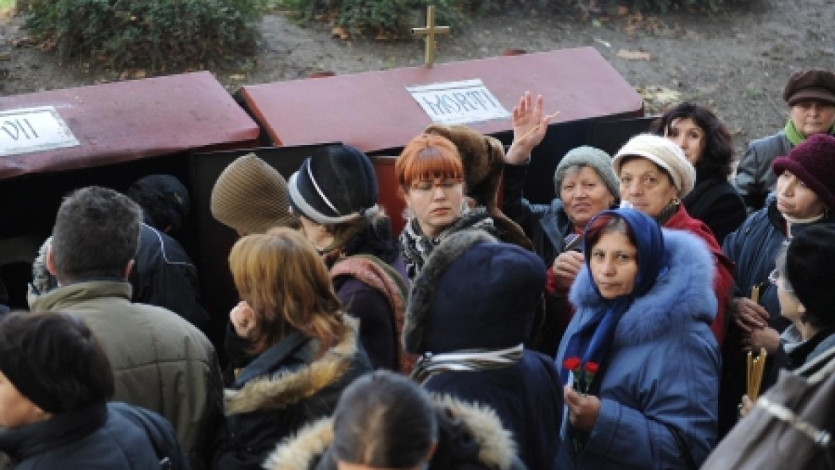 buluc la sfintirea catedralei din resita credinciosii voiau sa intre in altar