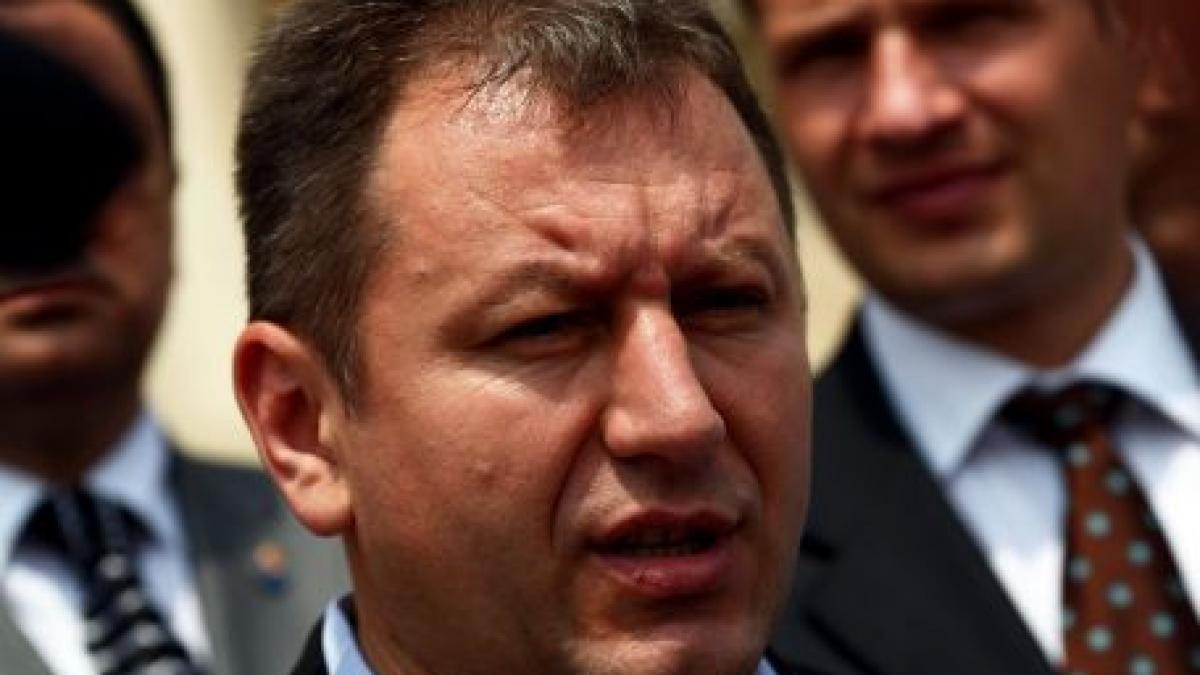 radu moldovan stiam ca sedinta este la ora 13 00 de ce s a dus geoana dupa 14 00 nu inteleg