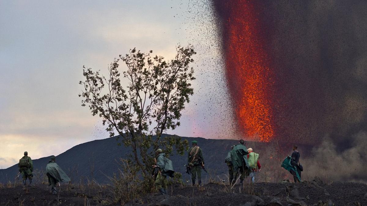au campat langa poarta iadului vezi ce surpriza fierbinte au vazut cand au iesit din cort