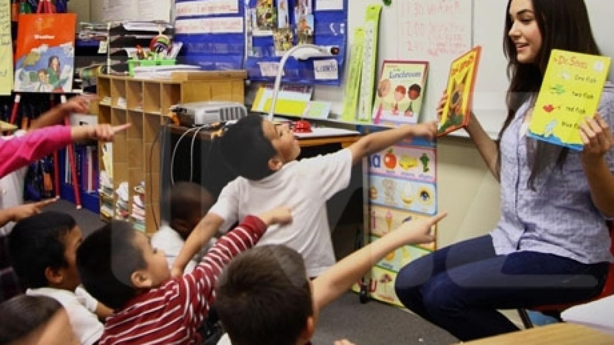 dezamagire in industria pentru adulti starleta sasha grey citeste povesti scolarilor din california