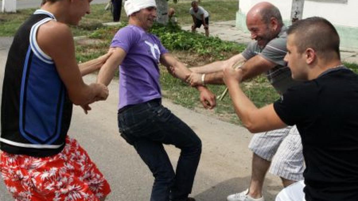 fiii primarului din deta eliberati una din victime in instanta nici nu mai stiu de ce ne am taiat