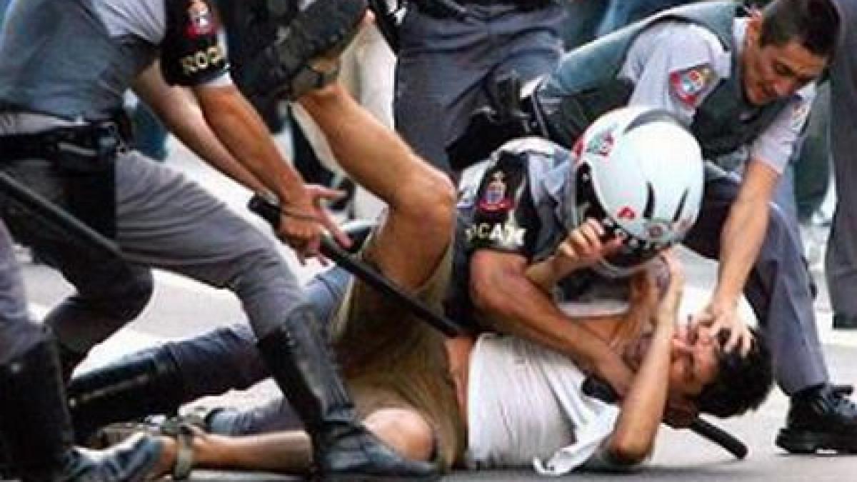 politistii din rio de janeiro se pregatesc pentru cupa mondiala de fotbal au ocupat un cartier