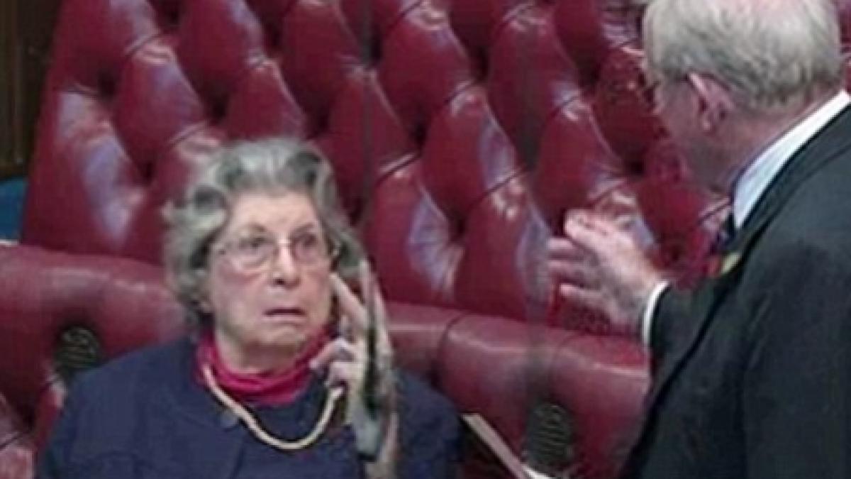 gest obscen in marea britanie vezi ce a facut o baroneasa in camera lorzilor