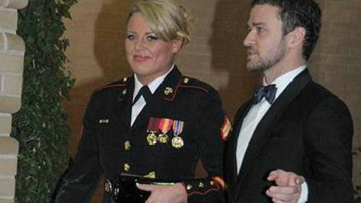 justin timberlake s a tinut de cuvant a mers cu tanara militar la balul puscasilor marini