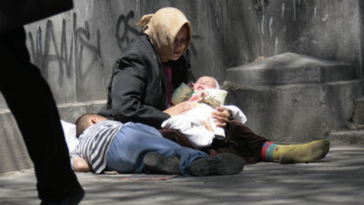 scandal in centrul vechi cersetorii si comerciantii fara autorizatie amendati de politisti