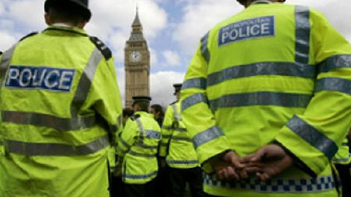 un roman suspectat de crima ii da batai de cap ministrului de interne britanic afla motivul